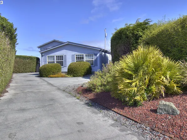 1229 Rowland Ln, Brookings, OR 97415