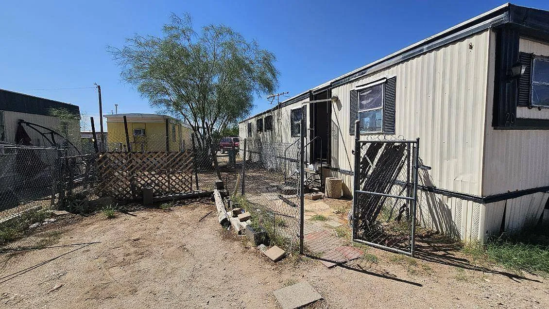 2 bed, 1.0 bath, 720 sqft, $660 — Photo 1