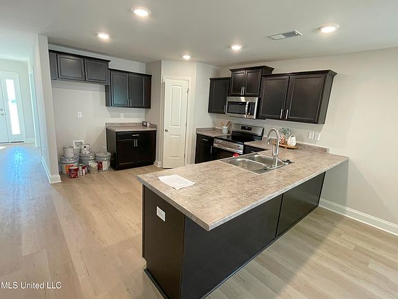 4th image of 1618 Cambria Dr