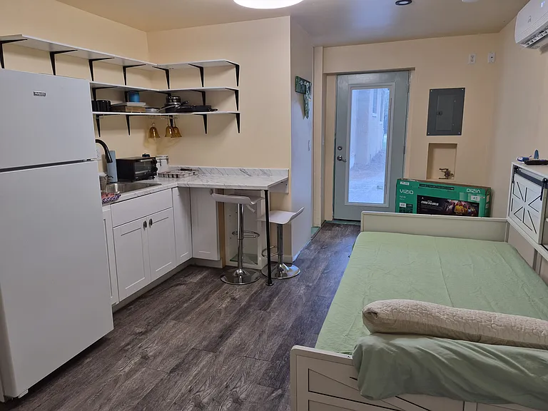 209 N E St #4 — Photo 3