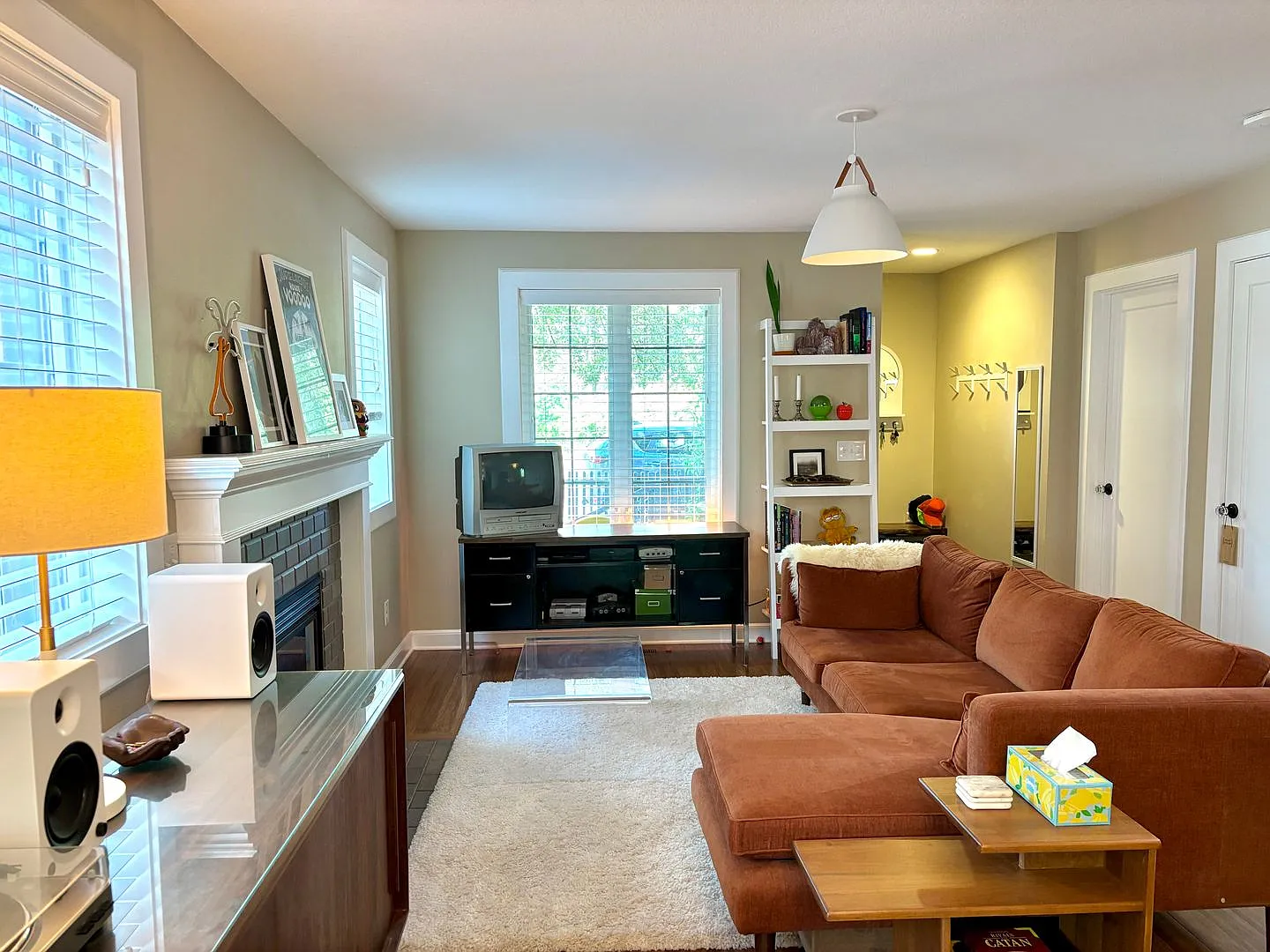 Charming Portsmouth Neighborhood 2 Story Home with Fully Fenced Yard — Photo 3