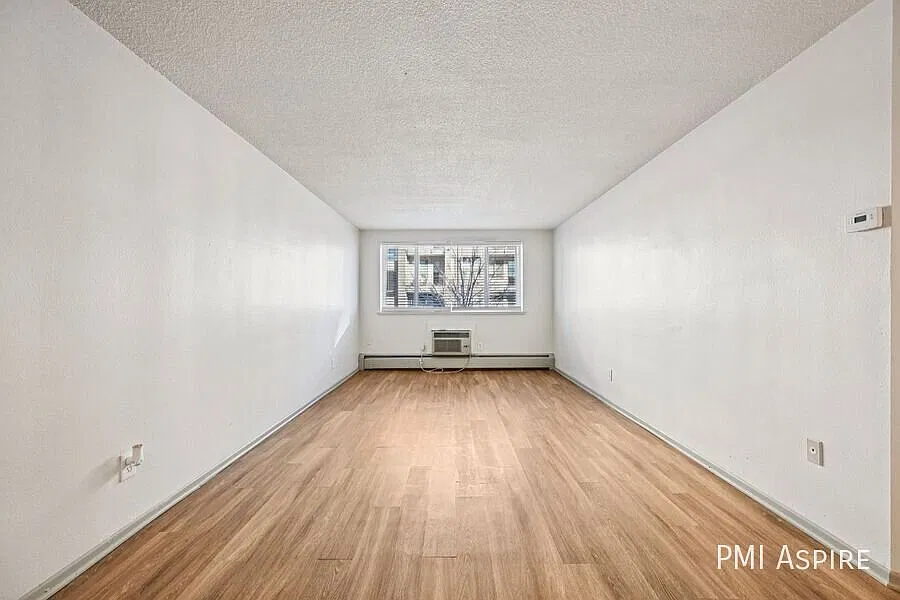 Charming 1-Bedroom Apartment Near Sloan's Lake — Photo 4