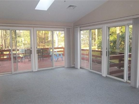 4th image of 93 Oakwood Dr