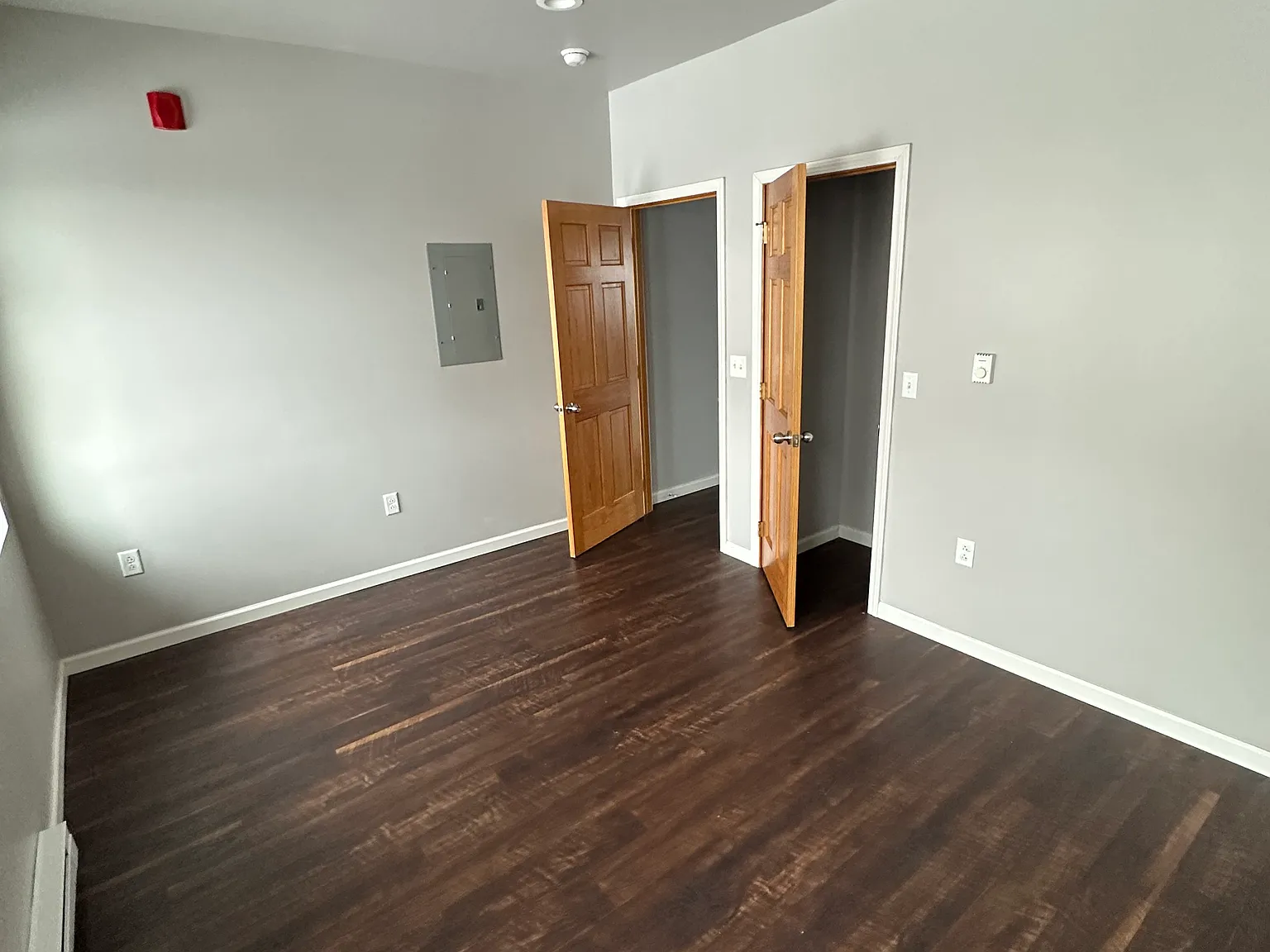 1 bed, 900 sqft, $1,100 — Photo 3