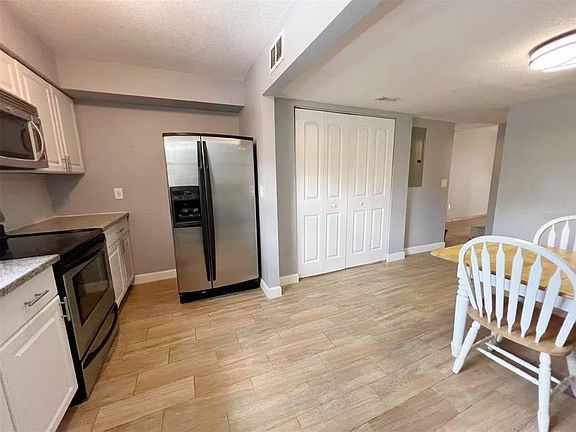 3rd image of 14402 REUTER STRASSE CIRCLE #223
