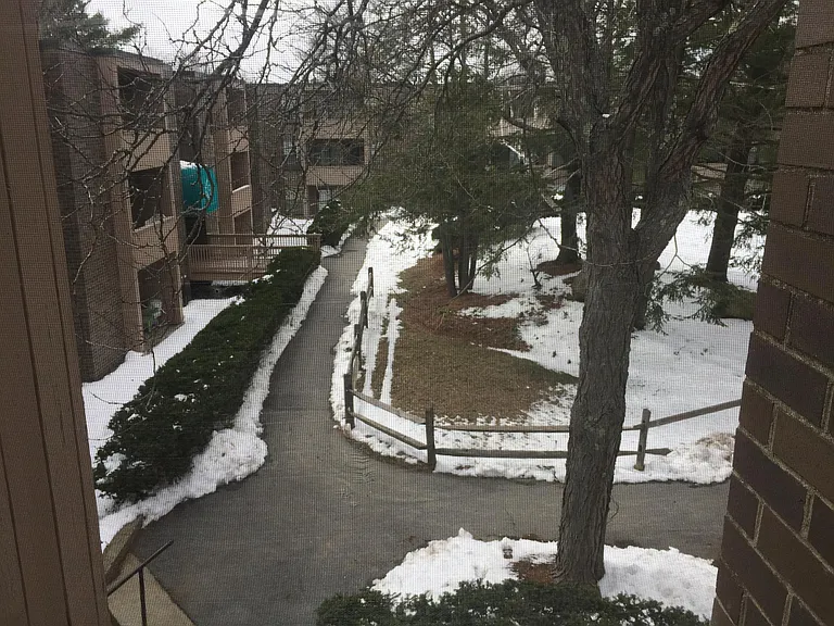 44 Shrewsbury Green Dr #J — Photo 12