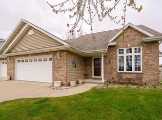 2943 Flowering Peach Dr, Green Bay, WI 54313