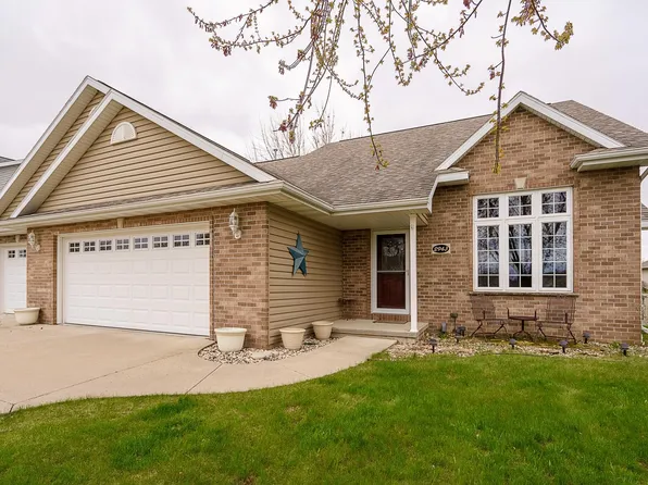 2943 Flowering Peach Dr, Green Bay, WI 54313