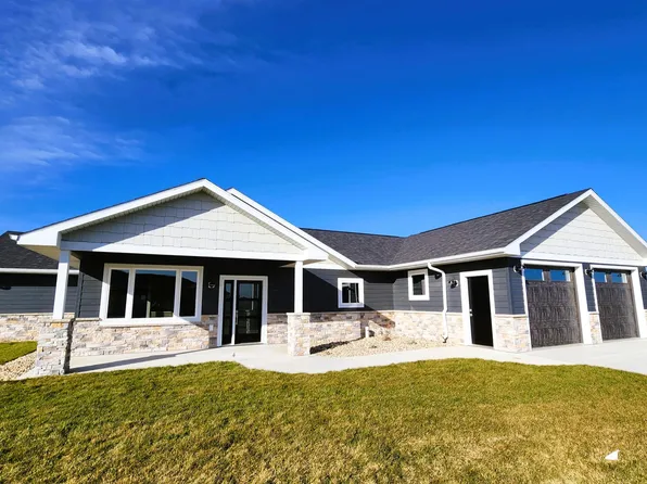 2258 Overlook Ridge Ct, Watertown, SD 57201