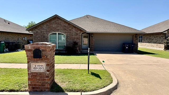 1st image of 1109 Hickory Creek Dr