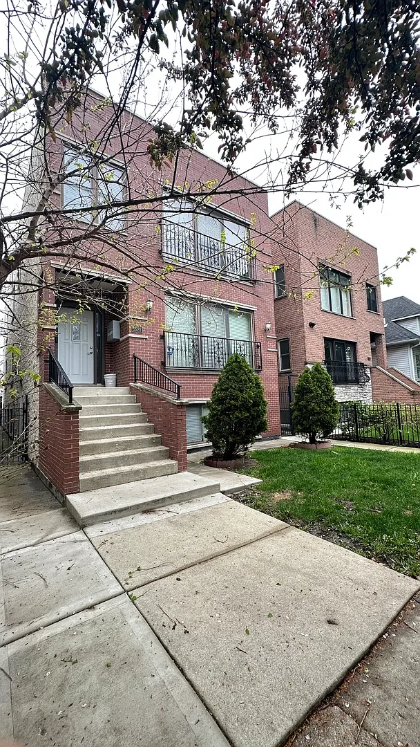 3 bed, 1200 sqft, $2,000 — Photo 3