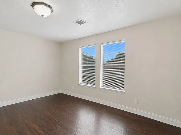 515 Riggs St — Photo 15