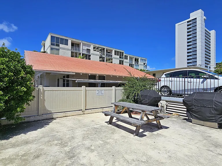 1571 Piikoi St #1405 — Photo 10