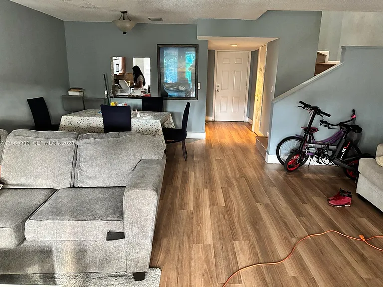 4121 NW 9th Ave #5 — Photo 6