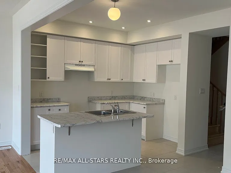 703 Potawatomi Cres — Photo 4