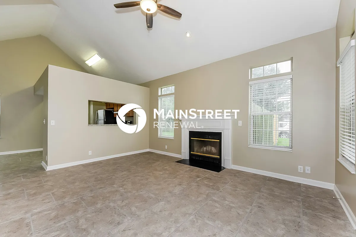 Living Room - 2013 Valley Dr