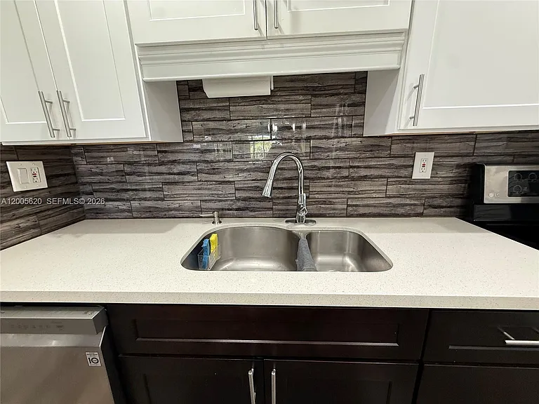 230 Lakeview Dr #307 — Photo 6