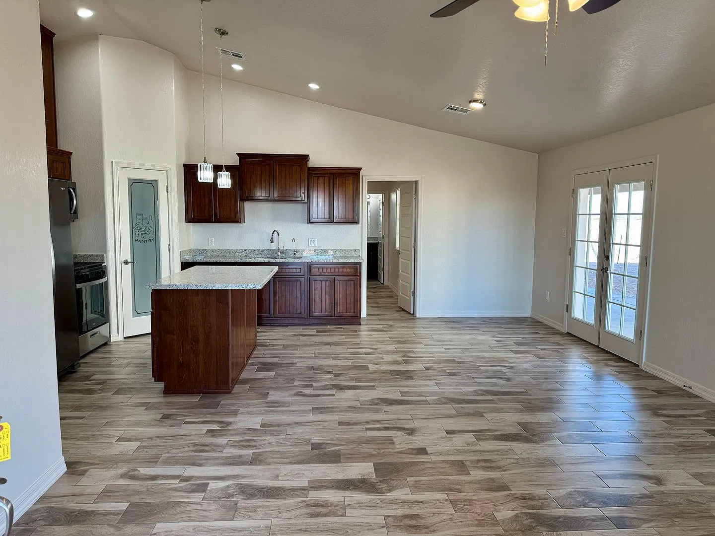 Newer Four Bedroom Three Bath Home in San Luis AZ. — Photo 3