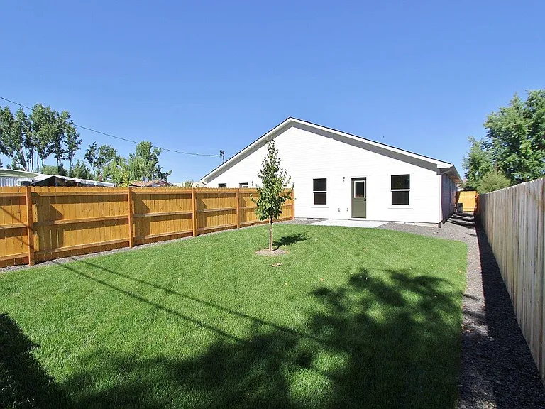 1115 S Commercial Ave #1 — Photo 22