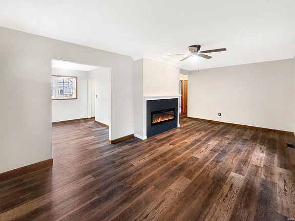 5th image of 754 John St