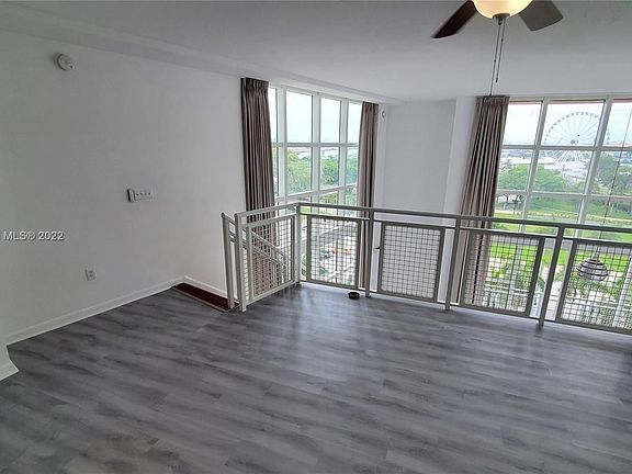 2nd image of 244 Biscayne Blvd APT 639