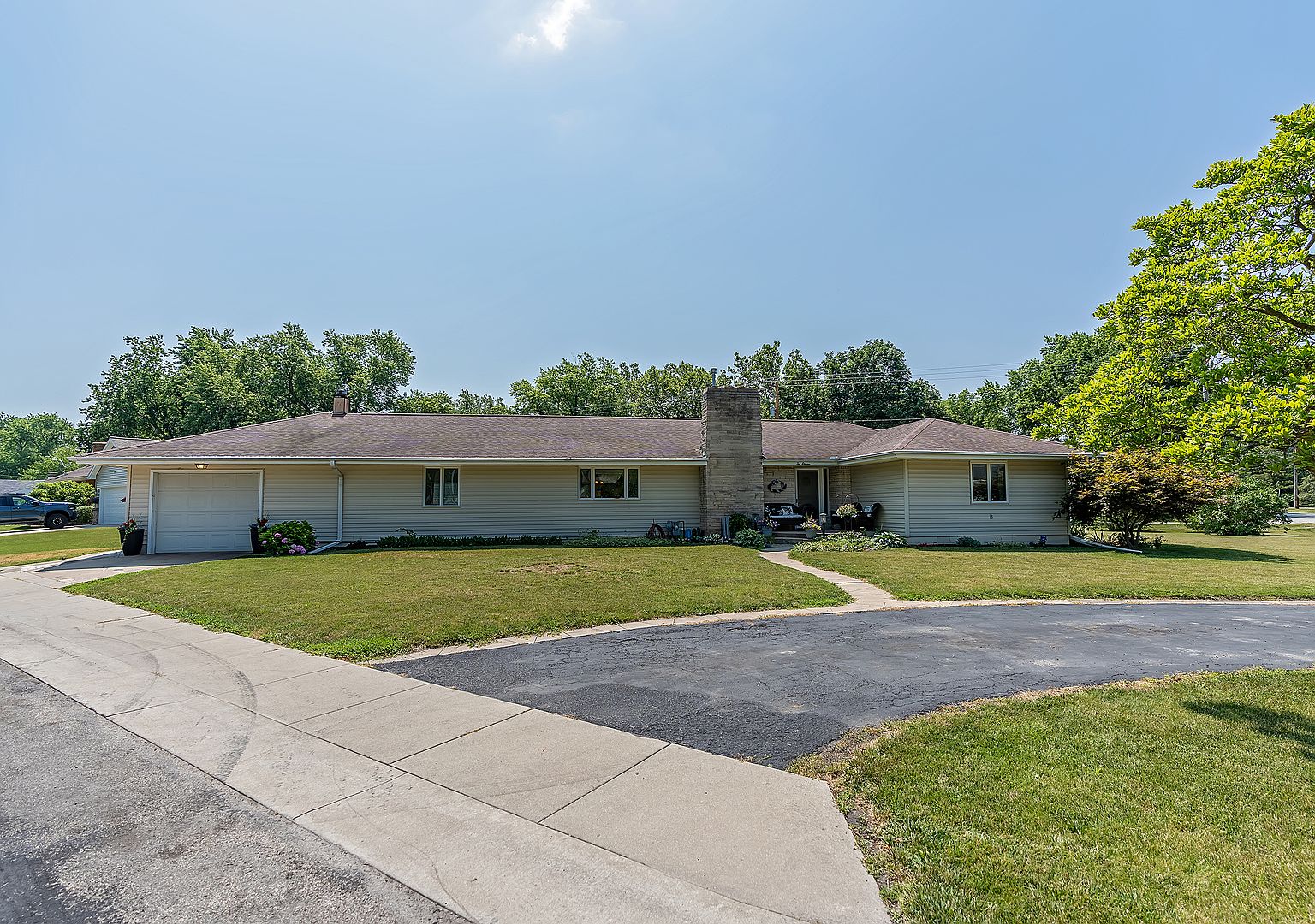 211 W Willow St, Fairbury, IL 61739 | MLS #11810911 | Zillow