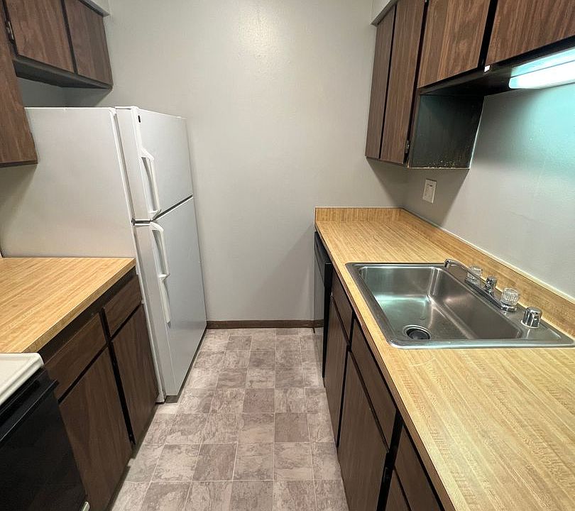 1st image of 5903 Spartan Dr #4
