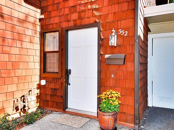 3rd image of 552 Vista Ave