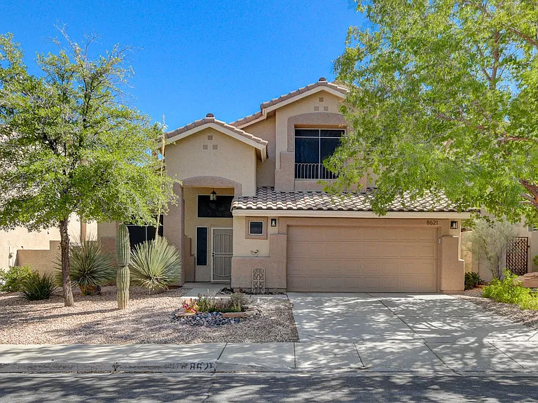 8621 Sierra Cima Ln — Photo 1