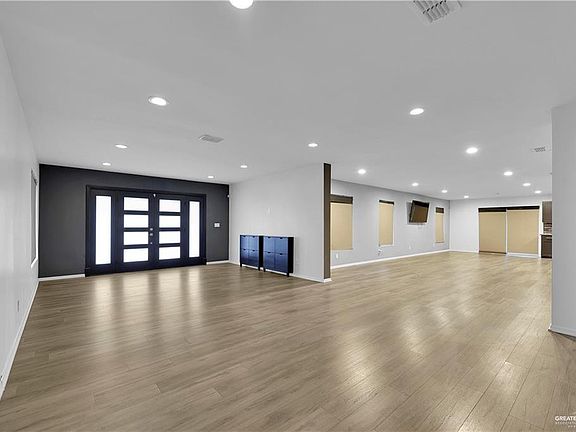 2nd image of 1907 School Ln