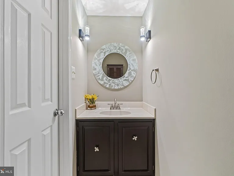 21163 Crocus Ter — Photo 24