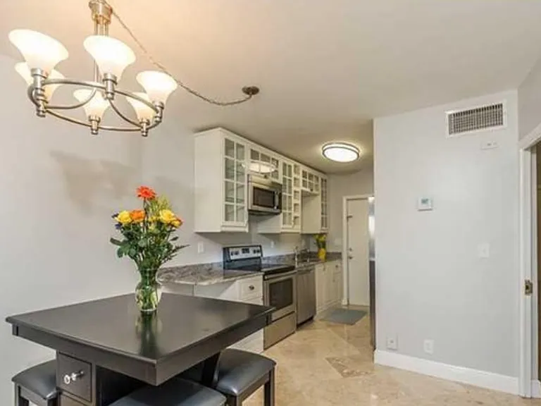 3250 NE 28th St #307 — Photo 7