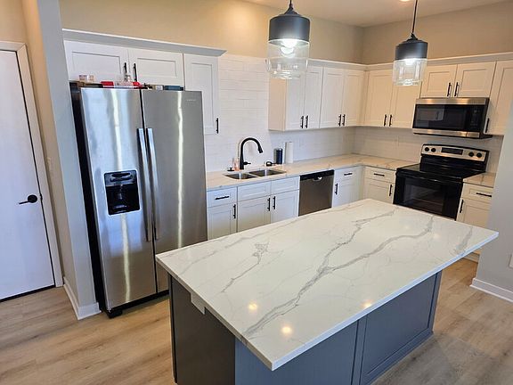 3rd image of 1008 Maple St