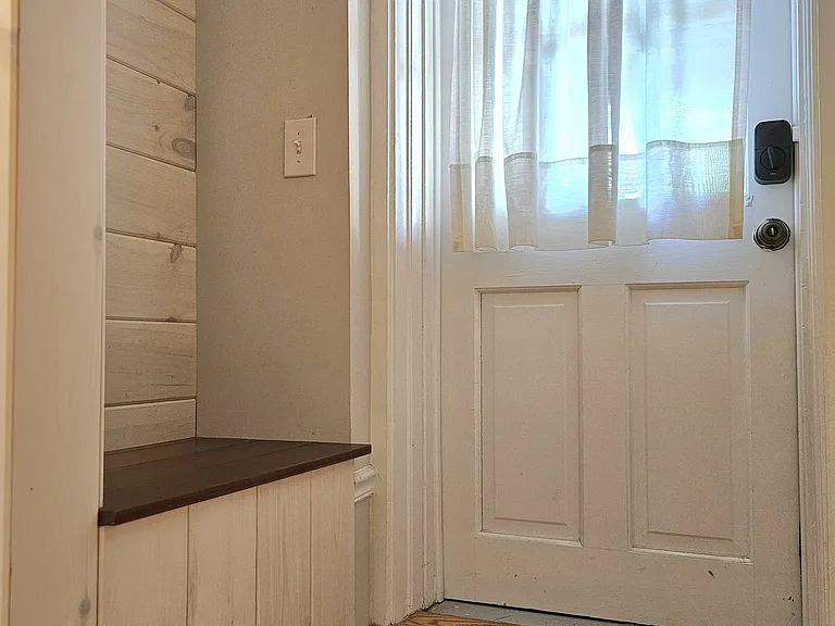 31 Antrim St #B — Photo 2