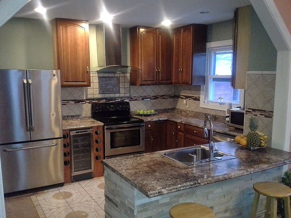 1st image of 307 Narragansett St