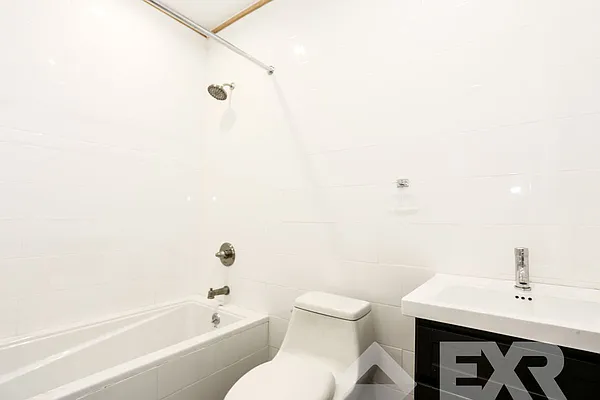 Rented by EXR | media 9