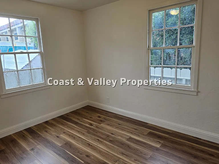 1252 Olympia Ave — Photo 11