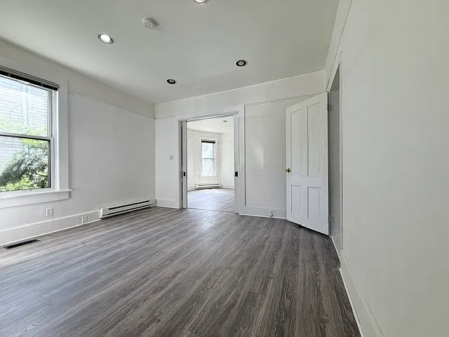 521 Sarah St — Photo 32