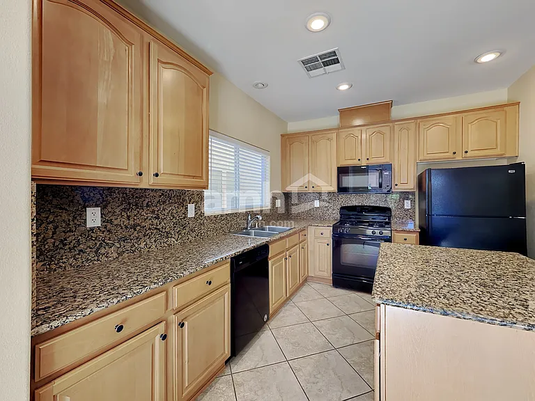 37 Harbor Pines Ct — Photo 3