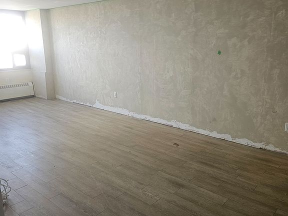 4th image of 390 Dixon Rd #1903