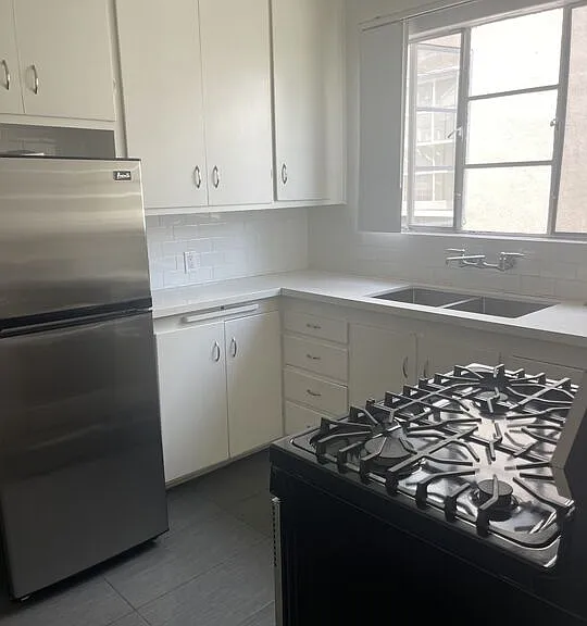 1839 S Beverly Glen Blvd #4 — Photo 3