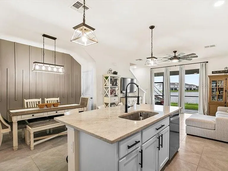 17741 Crescent Moon Loop — Photo 4
