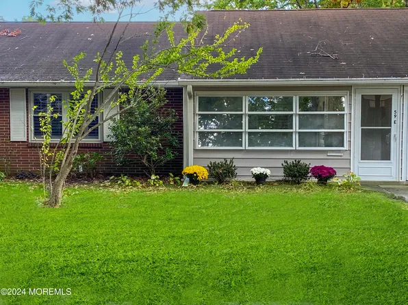 59E Buckingham Drive, Lakewood, NJ 08701