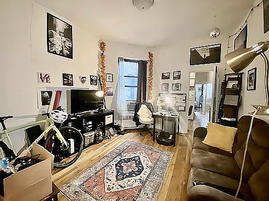 4th image of 208 W 80th St APT 4C