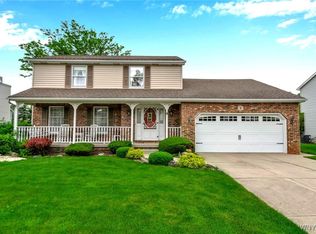 9 Camelot Dr, West Seneca, NY 14224