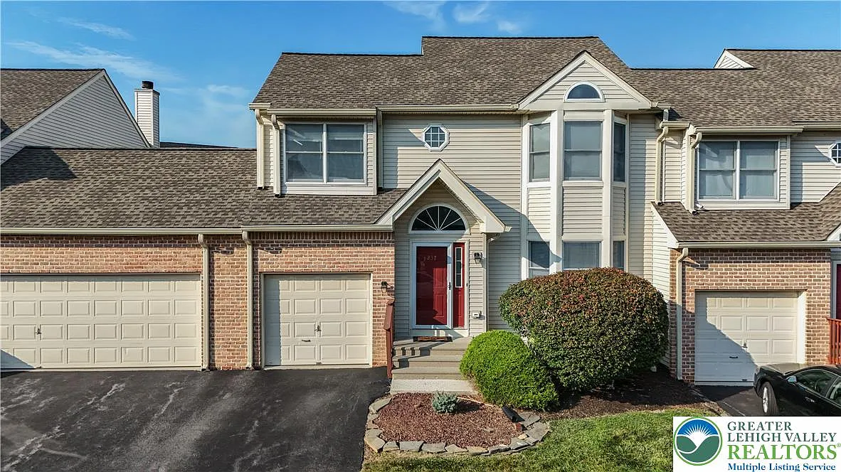 4 bed, 2.5 bath, 2558 sqft, $2,600 — Photo 4