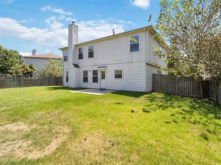 401 Spruce Dr — Photo 30