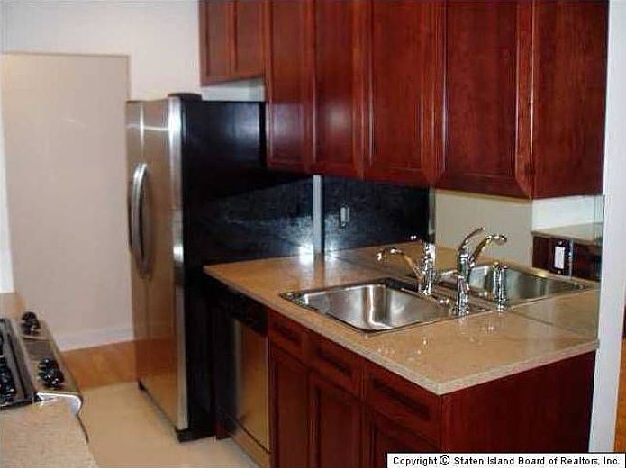 2nd image of 11 Gadsen Pl APT 1H