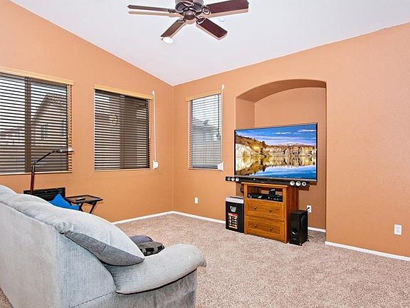 5th image of 15167 Dandelion Ln