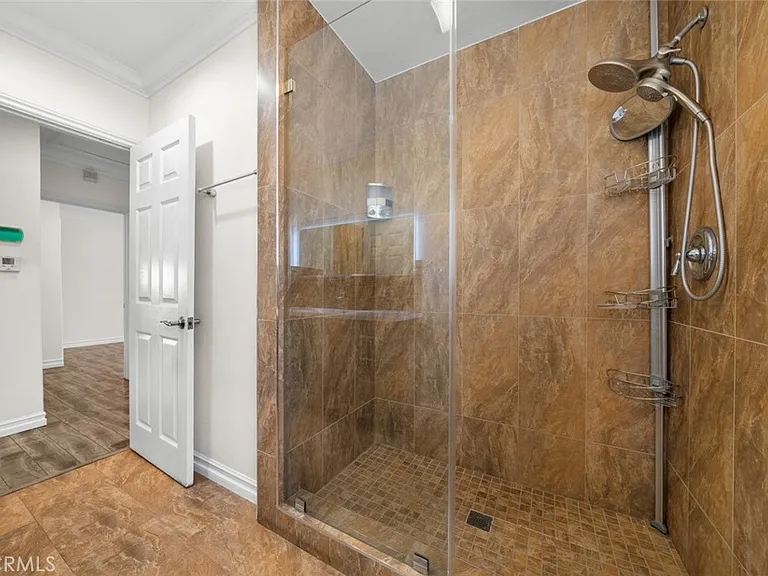 11252 Saticoy St — Photo 15
